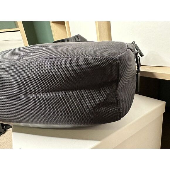 Aer commuter bag. Black. customized(Gatorade). - Picture 4 of 10